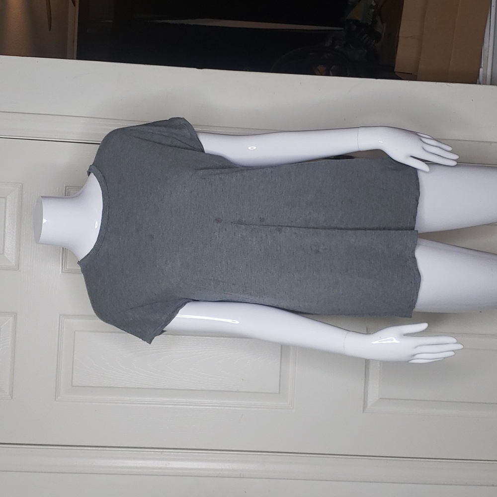 Vince Gray T-Shirt Size Small